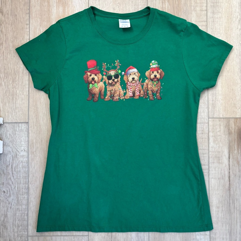 Green Golden Doodle Dog Christmas Graphic T-Shirt Size Medium